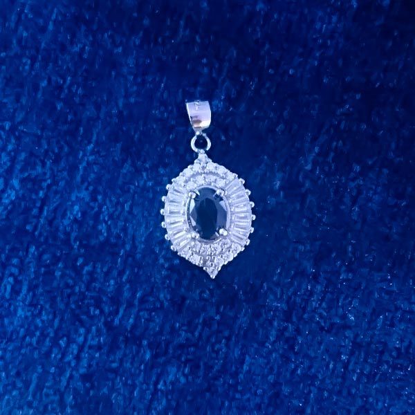 گردنبند نقره زنانه طرح بهشید با سنگ یاقوت کبود الماس تراش - Image 2