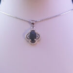 گردنبند نقره زنانه طرح امیلیا با سنگ یاقوت کبود الماس تراش - Image 3