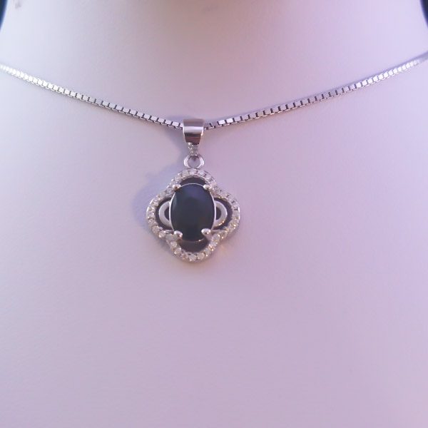 گردنبند نقره زنانه طرح امیلیا با سنگ یاقوت کبود الماس تراش - Image 3