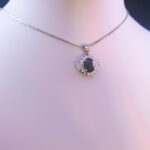 گردنبند نقره زنانه طرح سابرینا با سنگ یاقوت کبود الماس تراش - Image 2