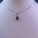 گردنبند نقره زنانه طرح سابرینا با سنگ یاقوت کبود الماس تراش - Image 3