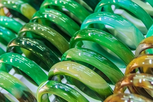jade-rings یشم: معرفی و شناخت کامل سنگ یشم، خواص و قیمت سنگ یشم 
