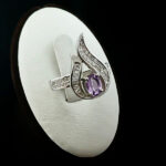 انگشتر نقره زنانه طرح تِلما با سنگ آمیتیست اصلی