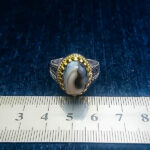 انگشتر نقره مردانه طرح خوشه ای دورطلایی با سنگ عقیق سلیمانی - Image 4