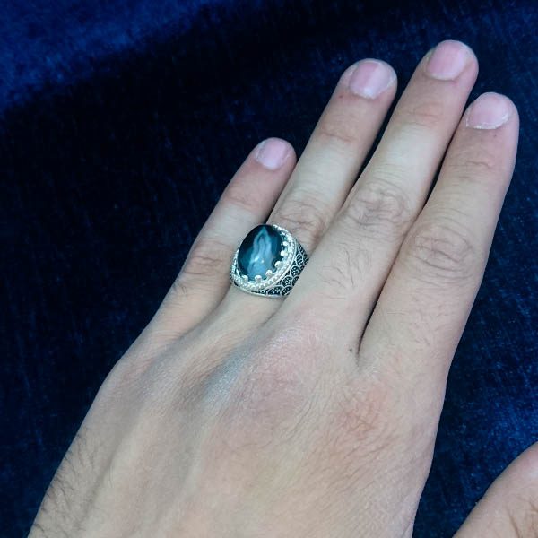 انگشتر نقره مردانه طرح صدفی سیاه قلم با سنگ عقیق سلیمانی - Image 4