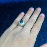 انگشتر نقره مردانه طرح یا علی یا فاطمه با سنگ عقیق سلیمانی (باباقوری) - Image 2