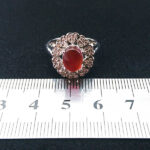 انگشتر نقره زنانه طرح تبسم با سنگ عقیق یمنی سرخ - Image 2