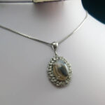 گردنبند نقره زنانه طرح ستایش با سنگ عقیق سلیمانی - Image 3