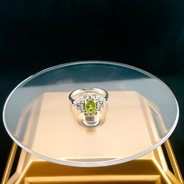 انگشتر نقره زنانه طرح زوفا با سنگ زبرجد الماس تراش - Image 2