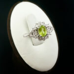 انگشتر نقره زنانه طرح زوفا با سنگ زبرجد الماس تراش