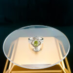 انگشتر نقره زنانه طرح ژرفا با سنگ زبرجد الماس تراش - Image 3