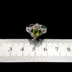 انگشتر نقره زنانه طرح ژرفا با سنگ زبرجد الماس تراش - Image 4