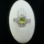 انگشتر نقره زنانه طرح ژرفا با سنگ زبرجد الماس تراش - Image 2