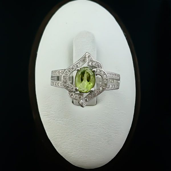 انگشتر نقره زنانه طرح ژرفا با سنگ زبرجد الماس تراش - Image 2