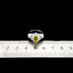 انگشتر نقره زنانه طرح ژیکان با سنگ زبرجد الماس تراش - Image 4