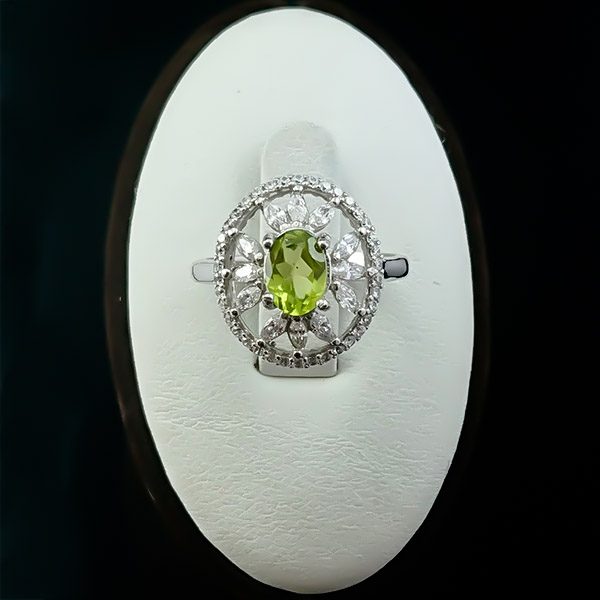 انگشتر نقره زنانه طرح سروین با سنگ زبرجد الماس تراش - Image 3