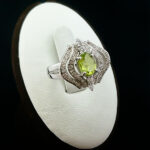 انگشتر نقره زنانه طرح سارینا با سنگ زبرجد الماس تراش