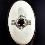 انگشتر نقره زنانه طرح بشرا با سنگ یاقوت کبود الماس تراش - Image 2