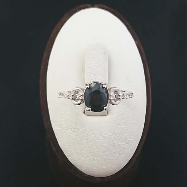 انگشتر نقره زنانه طرح تیارا با سنگ یاقوت کبود الماس تراش - Image 3