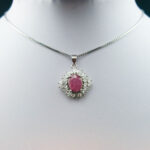 گردنبند نقره زنانه طرح بهارین با سنگ یاقوت سرخ الماس تراش