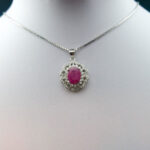 گردنبند نقره زنانه طرح پرنسا با سنگ یاقوت سرخ الماس تراش