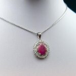 گردنبند نقره زنانه طرح پادمیرا با سنگ یاقوت سرخ الماس تراش - Image 2