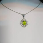 گردنبند نقره زنانه طرح الحان با سنگ الکساندریت الماس تراش