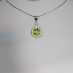 گردنبند نقره زنانه طرح آنوشا با سنگ الکساندریت الماس تراش