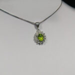 گردنبند نقره زنانه طرح بصیرا با سنگ الکساندریت الماس تراش