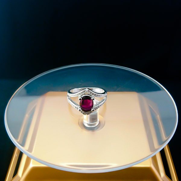 انگشتر نقره زنانه طرح حریر با سنگ گارنت الماس تراش - Image 2