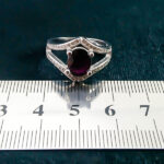 انگشتر نقره زنانه طرح حریر با سنگ گارنت الماس تراش - Image 3