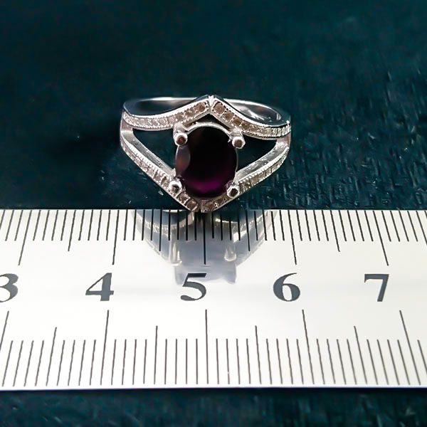 انگشتر نقره زنانه طرح حریر با سنگ گارنت الماس تراش - Image 3