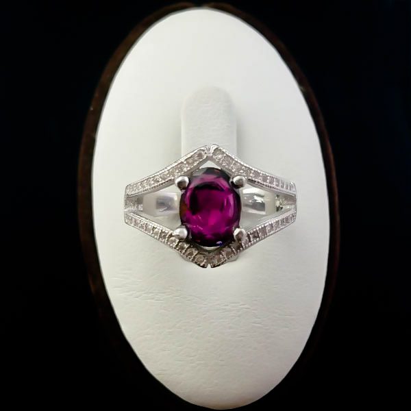 انگشتر نقره زنانه طرح حریر با سنگ گارنت الماس تراش - Image 4