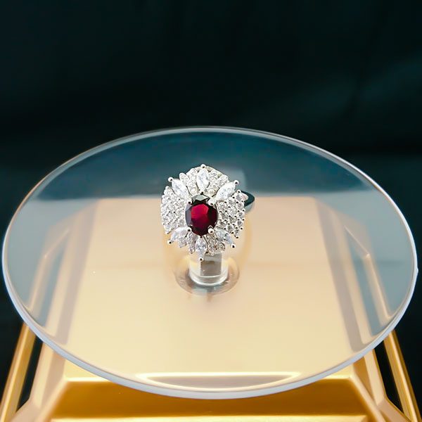 انگشتر نقره زنانه طرح تابان با سنگ گارنت الماس تراش - Image 2