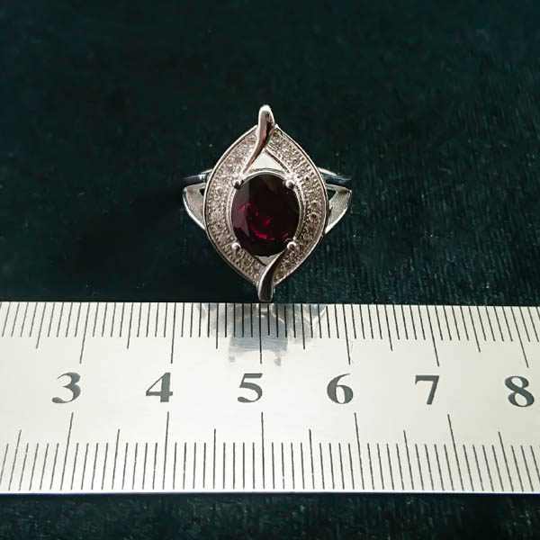 انگشتر نقره زنانه طرح حورا با سنگ گارنت الماس تراش - Image 2