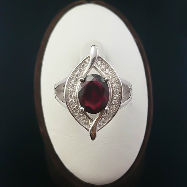 انگشتر نقره زنانه طرح حورا با سنگ گارنت الماس تراش - Image 3