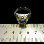 انگشتر نقره مردانه طرح فانتزی یا علی با سنگ حدید صینی + حکاکی - Image 5