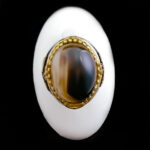 انگشتر نقره مردانه طرح پاسارگاد ۲ با سنگ عقیق سلیمانی اصل - Image 2