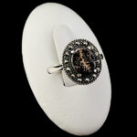 انگشتر نقره زنانه طرح هلیا با سنگ عقیق شجر اصلی