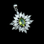 گردنبند نقره زنانه طرح نوژان با سنگ زبرجد الماس تراش - Image 4