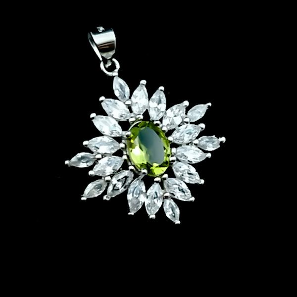 گردنبند نقره زنانه طرح نوژان با سنگ زبرجد الماس تراش - Image 4