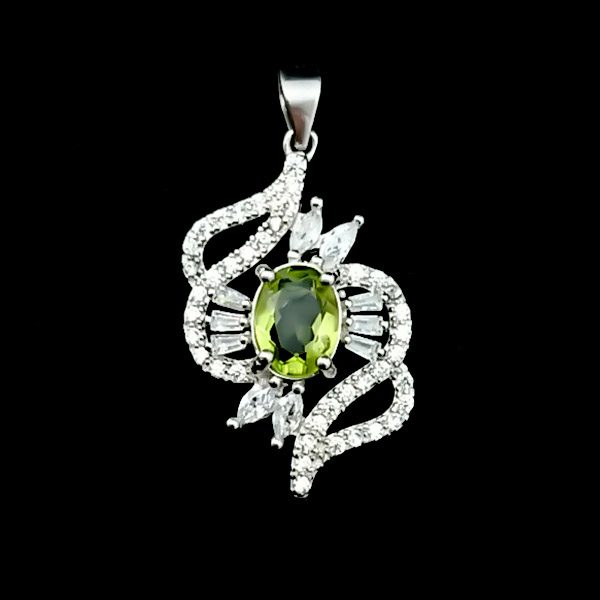 گردنبند نقره زنانه طرح نونا با سنگ زبرجد الماس تراش اصلی - Image 4