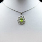 گردنبند نقره زنانه طرح نیکو با سنگ زبرجد الماس تراش اصلی