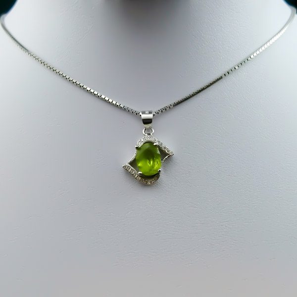 گردنبند زبرجد زیبا