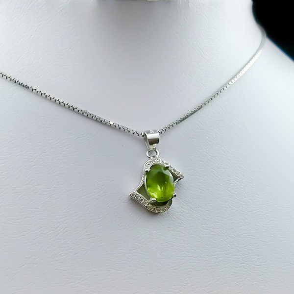 گردنبند نقره زنانه طرح نینا با سنگ زبرجد الماس تراش اصلی - Image 2