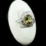 انگشتر نقره زنانه طرح ویانا با سنگ الکساندریت الماس تراش - Image 3