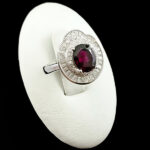 انگشتر نقره زنانه طرح ویدا با سنگ گارنت الماس تراش