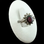 انگشتر نقره زنانه طرح وینا با سنگ گارنت الماس تراش