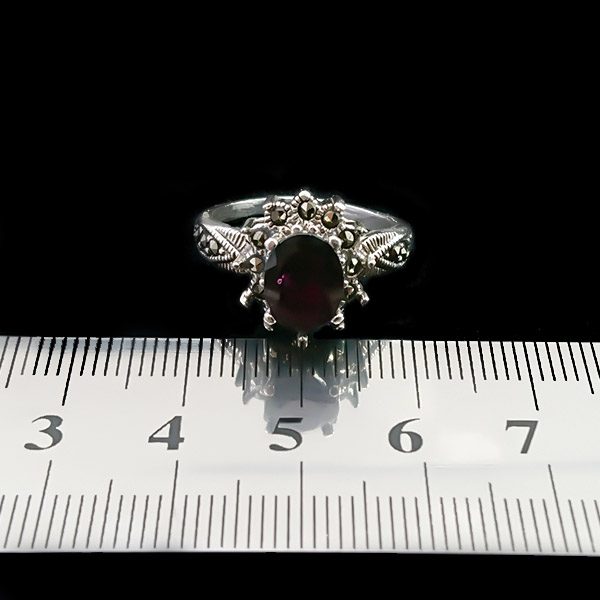 انگشتر نقره زنانه طرح وینا با سنگ گارنت الماس تراش - Image 2