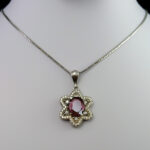 گردنبند نقره زنانه طرح ستاره دریایی با سنگ گارنت الماس تراش